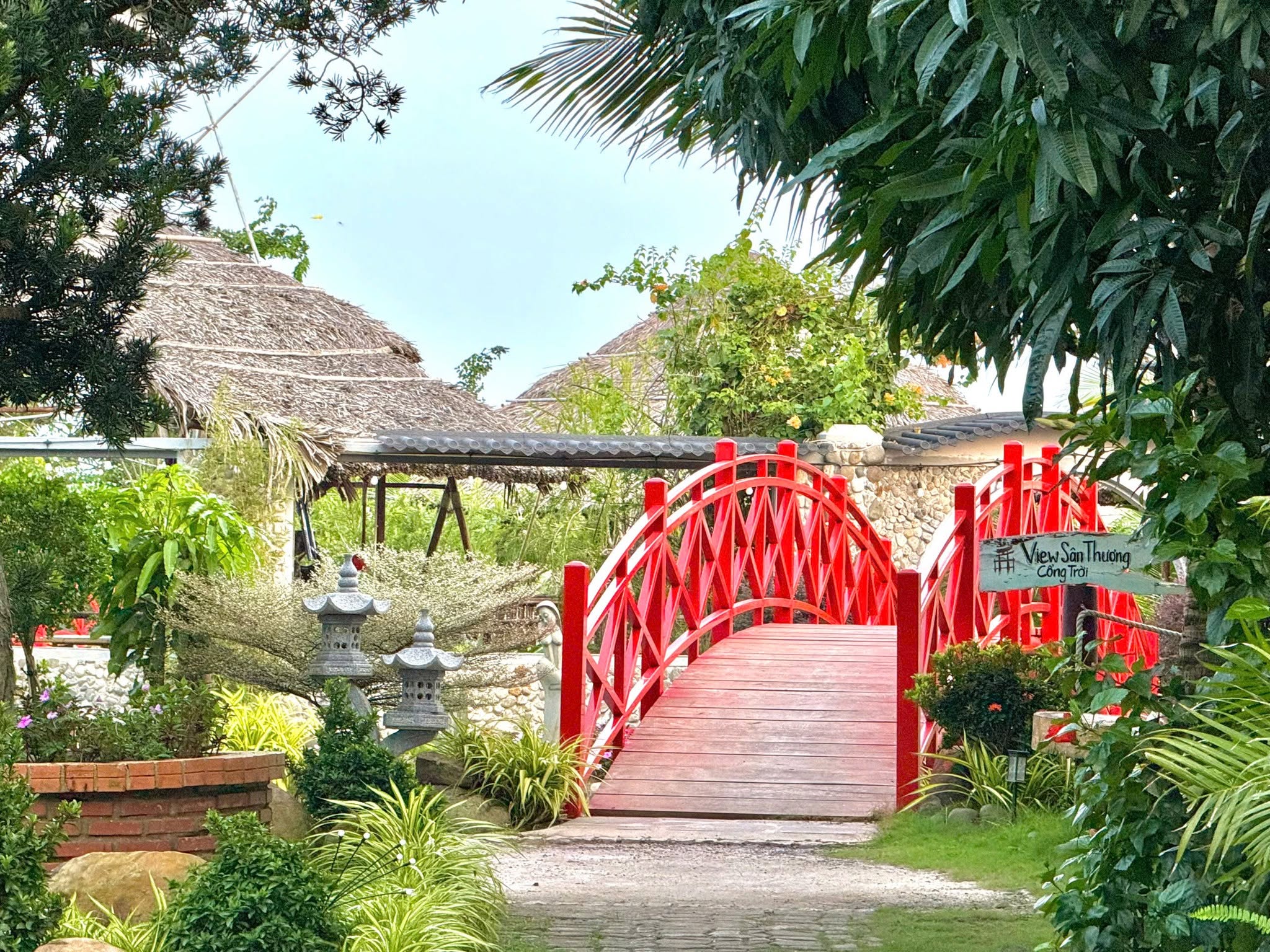 Cầu đỏ mang cảm hứng Nhật Bản tại Đồng Gió