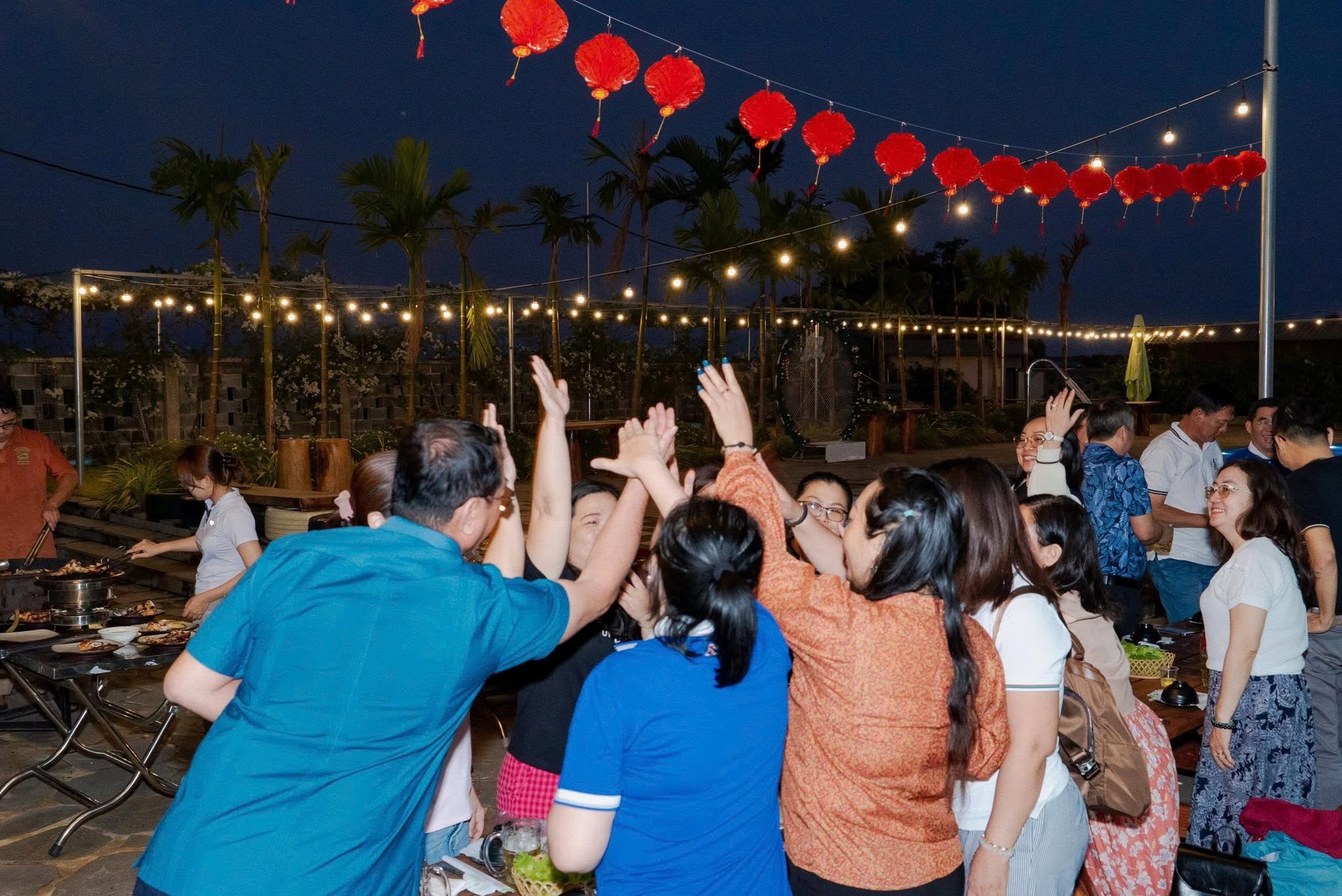 Tiệc tối và giao lưu tại Đồng Gió