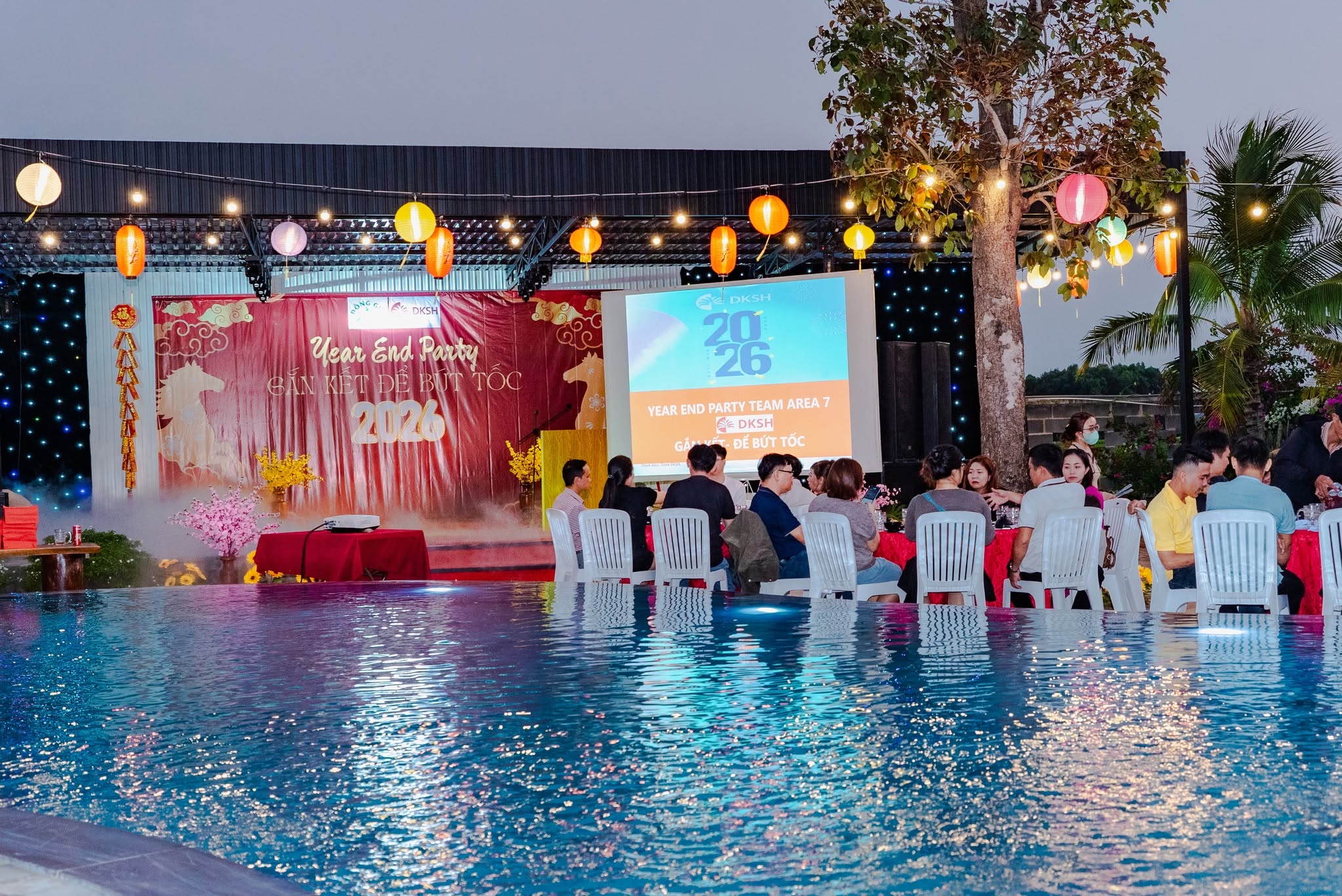 Tiệc và hoạt động gắn kết tại Đồng Gió