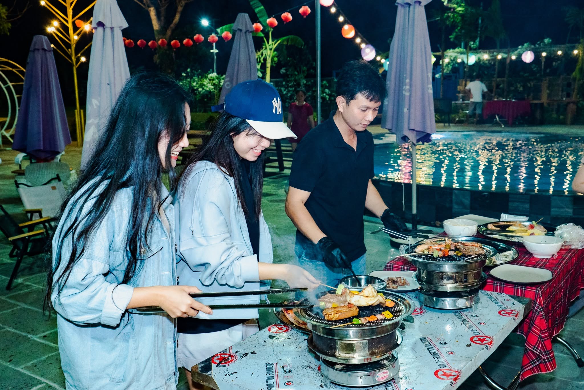 Hồ bơi vô cực tại Đồng Gió và các bữa tiệc BBQ