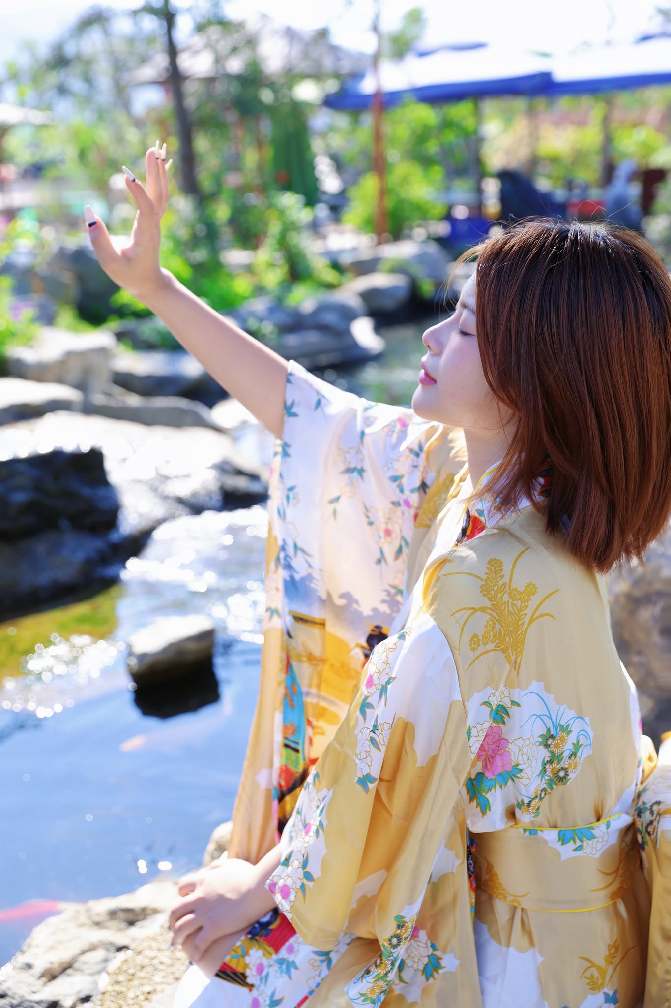 Góc thư giãn bên hồ cá Koi Đồng Gió